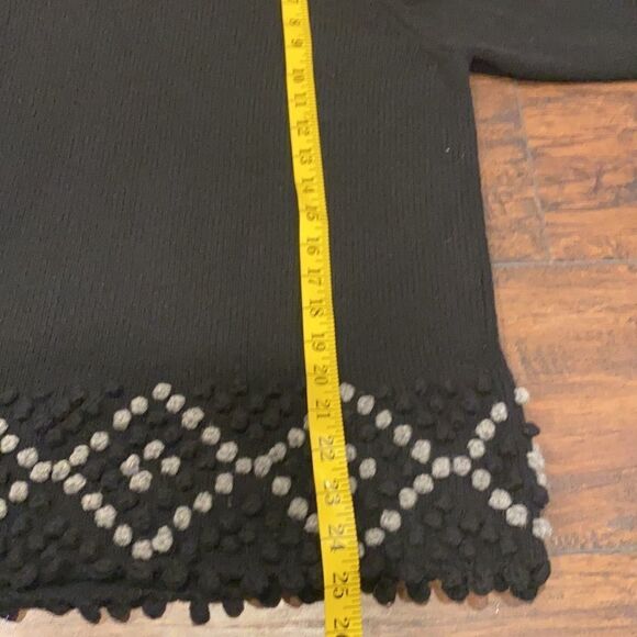 jillian jones lambs wool turtle neck sweater size L Pom Pom accent on bottom - Picture 8 of 9